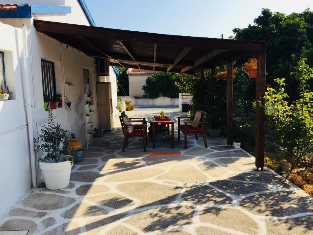 Artist Cottage In Dromolaxia Larnaca Exterior photo