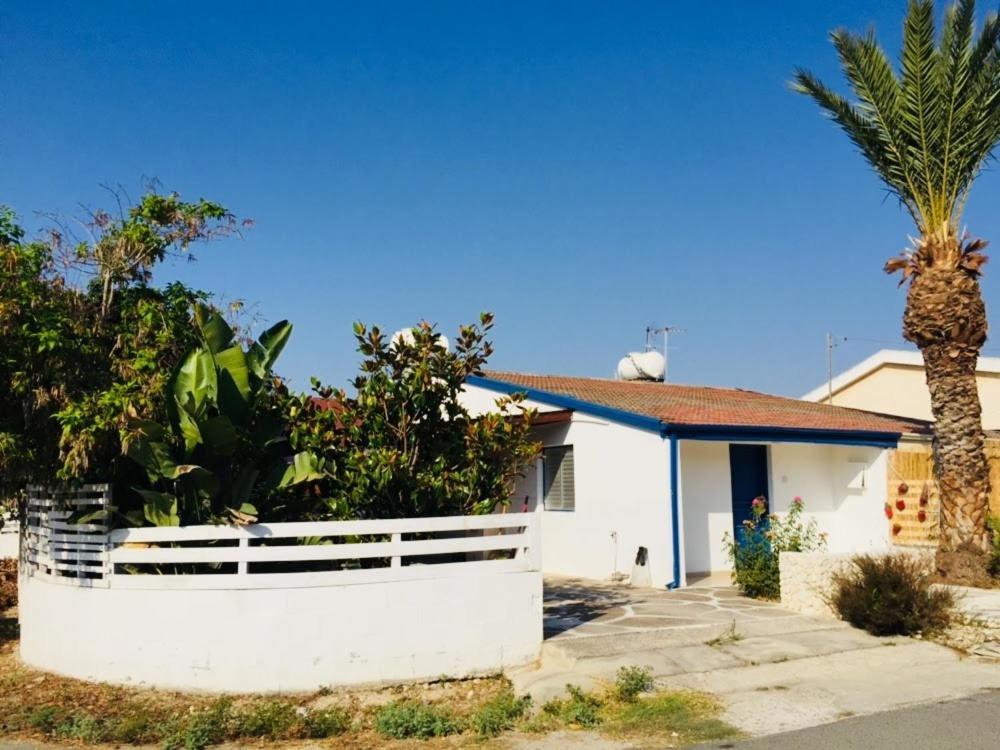 Artist Cottage In Dromolaxia Larnaca Exterior photo