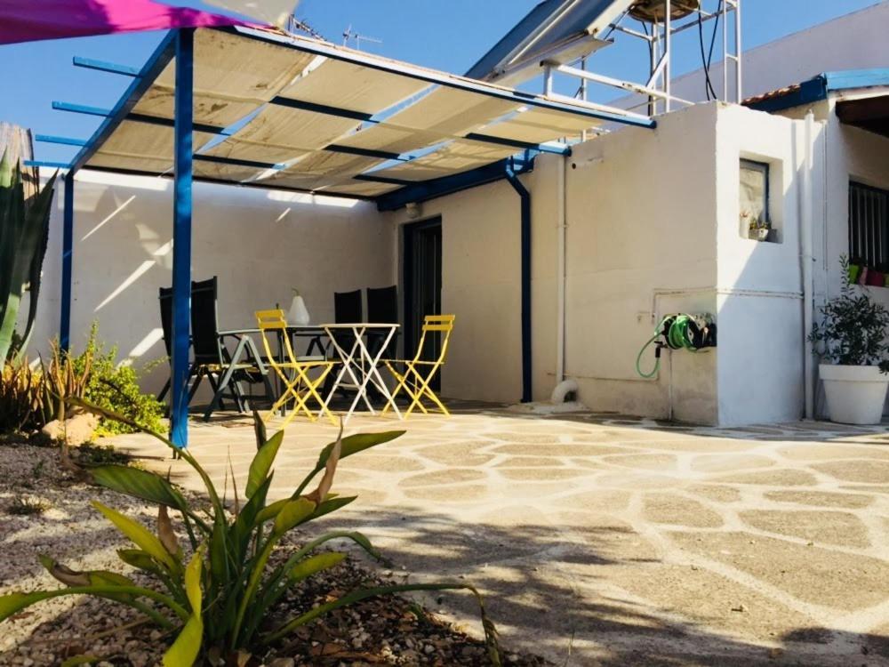 Artist Cottage In Dromolaxia Larnaca Exterior photo